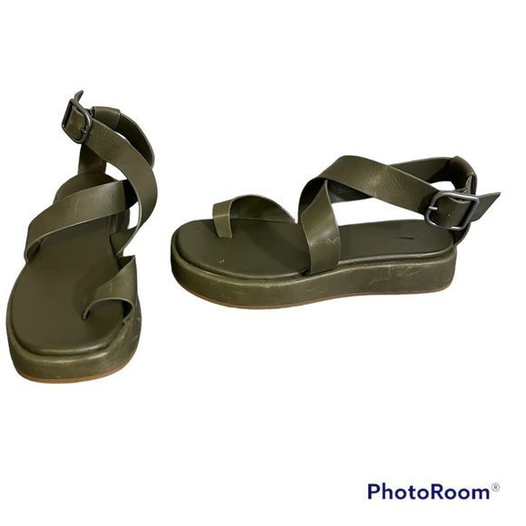NWOT CASLON Audrina Toe Loop Sandal in Green Moss (7) - Picture 11 of 13